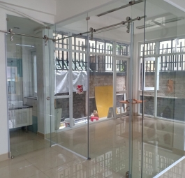 VÁCH KÍNH CƯỜNG LỰC