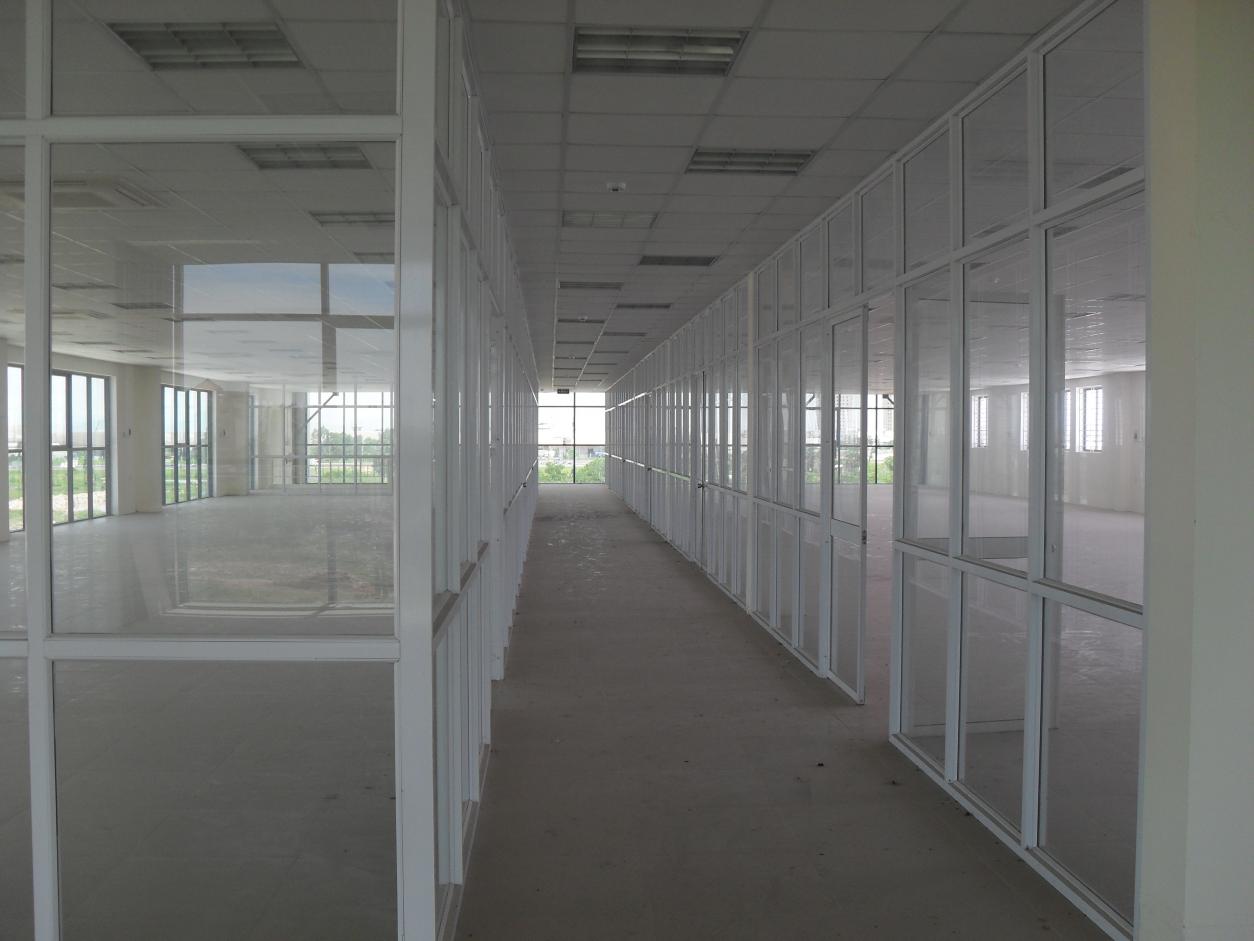 THI CÔNG VÁCH NGĂN